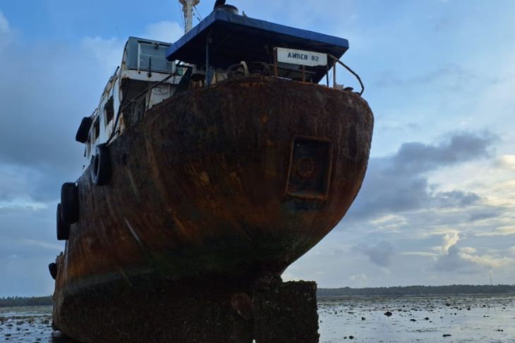Ditemukan Kapal Kandas Tanpa Awak di Bintan