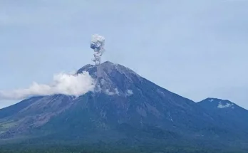 Gunung Semeru Erupsi Dengan Letusan Hingga 900 Meter